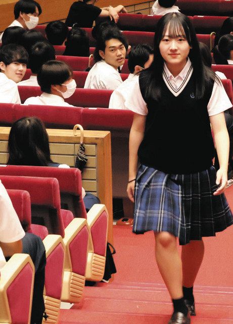 新制服でファッションショー「かっこいい」と「かわいい」追求 阿久比