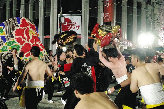 獅子頭 “ガツン” 津幡で「頭合わせ」：北陸中日新聞Web
