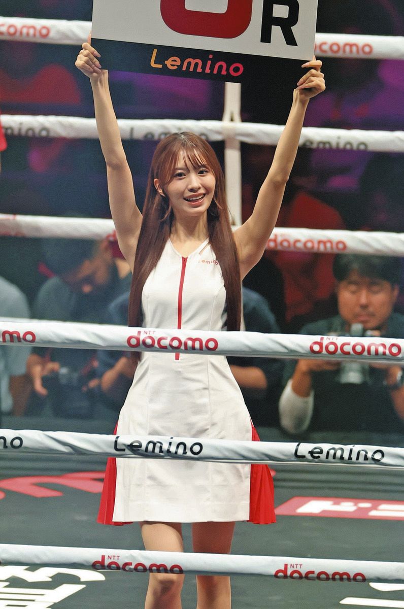 女神降臨しました」井上尚弥戦でラウンドガール務める松田蘭、黒ネコの