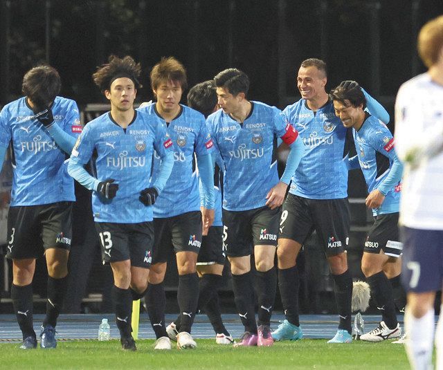 川崎 リーグ３連覇へ苦しんで力ずくで勝ち切った 千両役者 レアンドロダミアンが決勝ヘッド 中日スポーツ 東京中日スポーツ