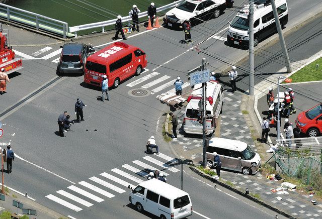 軽自動車が保育園児の列に突っ込んだ事故現場=2019年5月8日、大津市大萱6で、本社ヘリ「まなづる」から