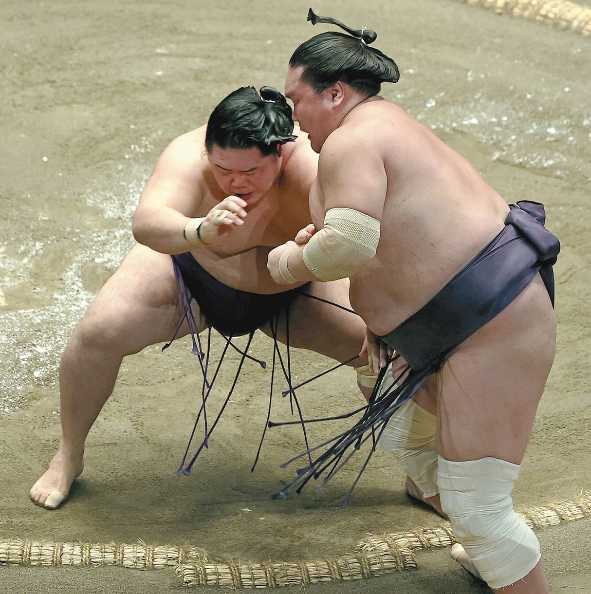 大横綱照國生写真 明生が”同期生”の新横綱照ノ富士から初勝利「すごくいい一番だった」会