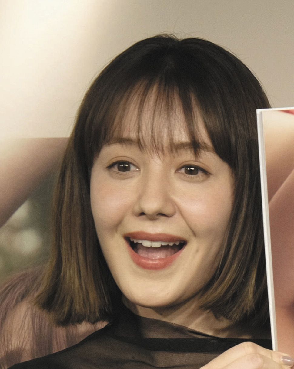 トリンドル玲奈が３０歳の誕生日に写真集 ２０代からの移り変わり表現 おなかがぷにゅっも修正せず 中日スポーツ 東京中日スポーツ