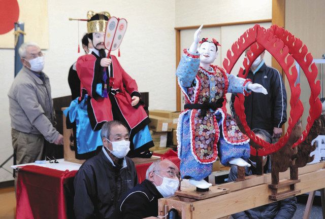 新たな唐子人形完成、8日のお披露目に向けて住民ら操作練習 大垣：中