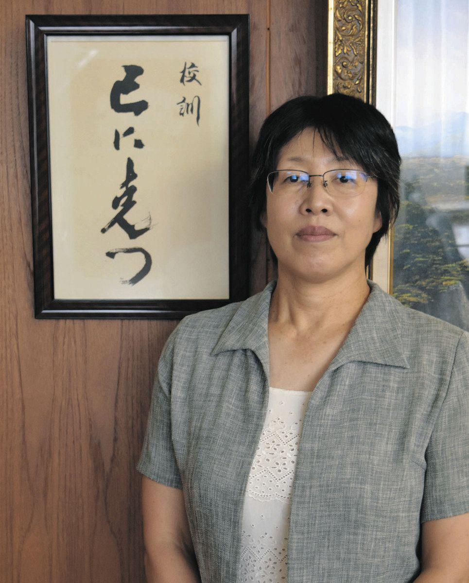 「安心して力いっぱいチャレンジできる場に」と語る白崎校長＝東海市加木屋町の東海南高で

