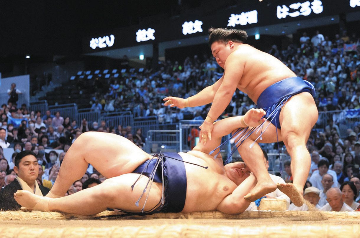 藤ノ川、大の里を逆転の突き落としで破り名古屋場所金星1号 懸賞53本に