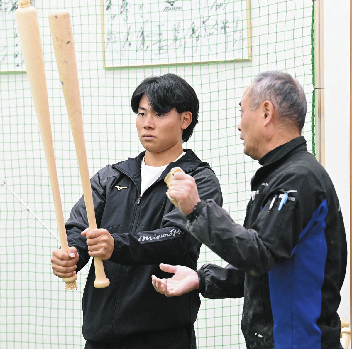 中日・村松開人、「やっぱり道具を大事にしていかないと」 ミズノテクニクス養老工場を初訪問、職人とバット調整：中日スポーツ・東京中日スポーツ