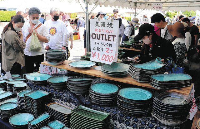 箸置きや食器、じっくり吟味 土岐美濃焼まつり：中日新聞Web