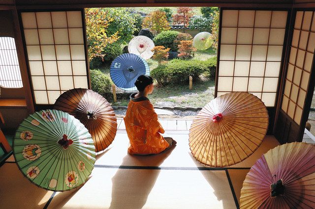 伝統の阿島傘展示、夜は尺八の音色 喬木・茶室曙月庵で秋の催し：中日