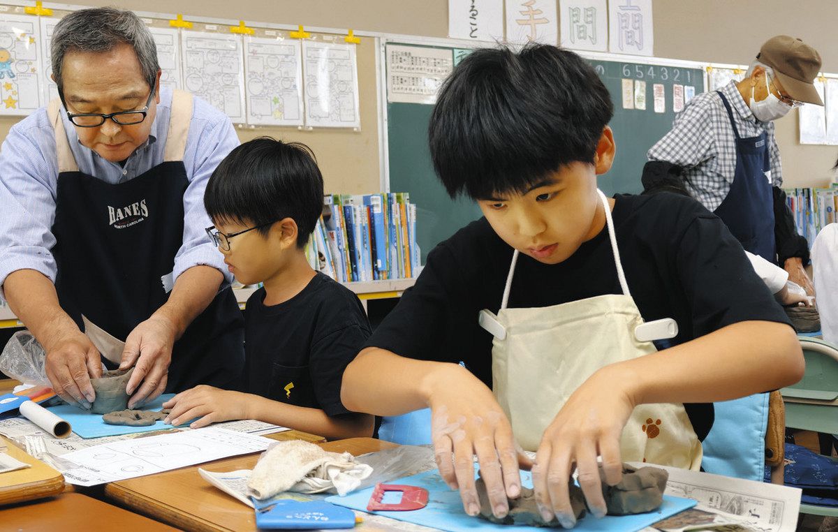 自由に作陶、狙いの形に 名張・桔梗が丘小の児童が陶芸体験：中日新聞Web