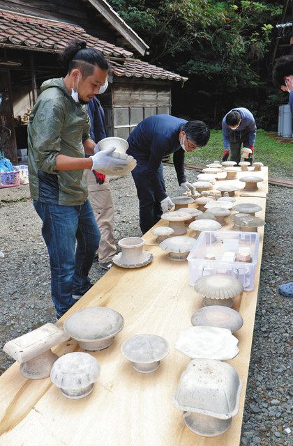 九谷型打ち技法 若手継ぐ 加賀・青泉窯再生目指す 江戸以降の1000
