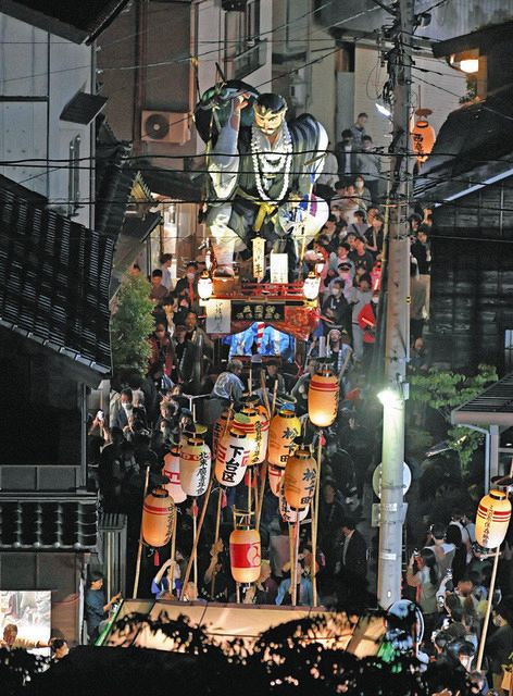 釣鐘弁慶」宵の町巡行 三国祭が開幕：中日新聞Web