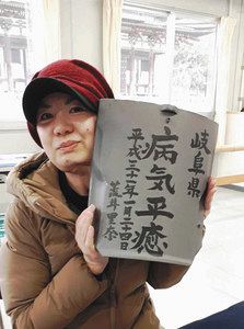 23）奈良・興福寺で 寄進の瓦に願い込め：中日新聞Web