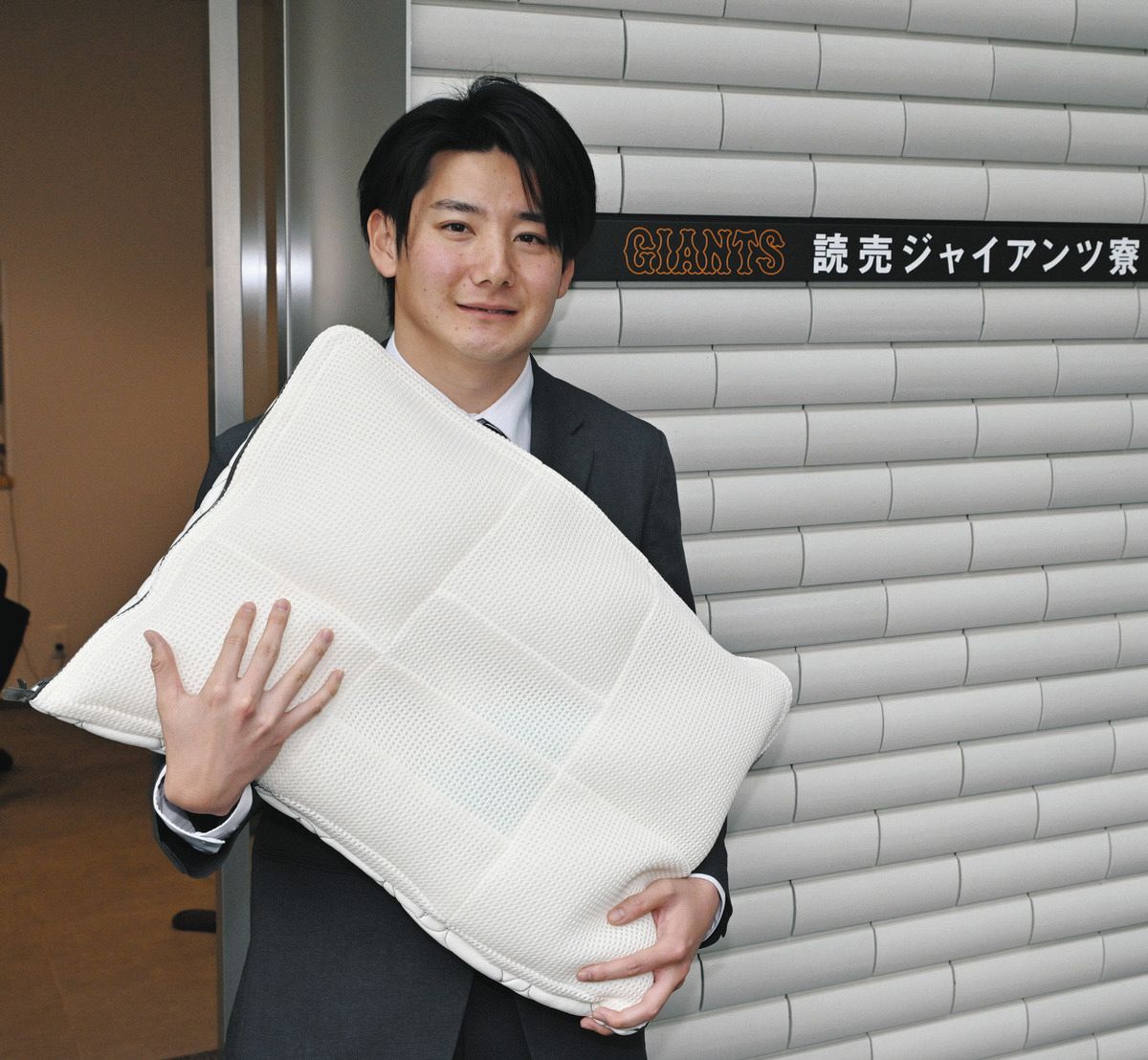 巨人ドラ1・竹丸和幸、特注枕を新生活のお供に マットレスと合わせ計