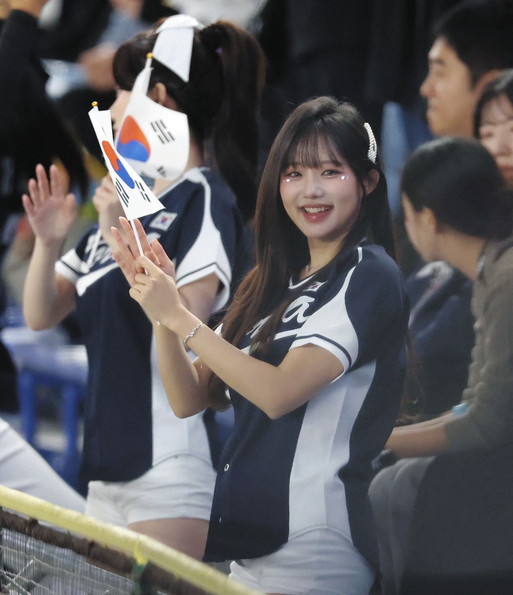 ◇韓国美女チア、侍ジャパンとの強化試合で大声援【写真】：中日