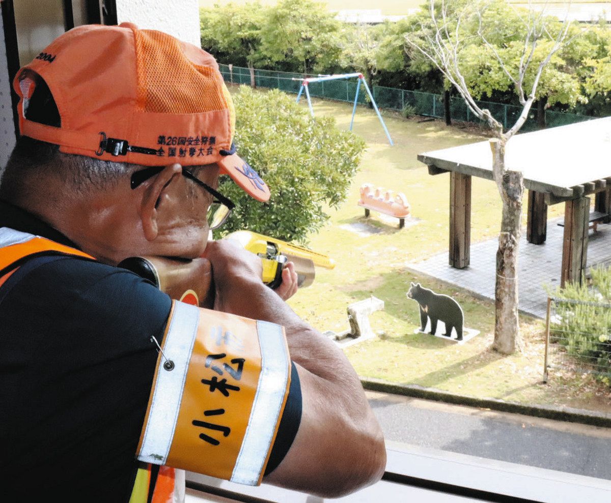 市街地クマ銃猟 手順は 来月の解禁を前に訓練 行政、警察、猟友会 計画