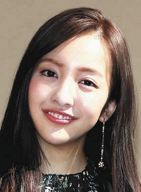 板野友美、「34歳になりました」ピンクのキャミワンピショットに
