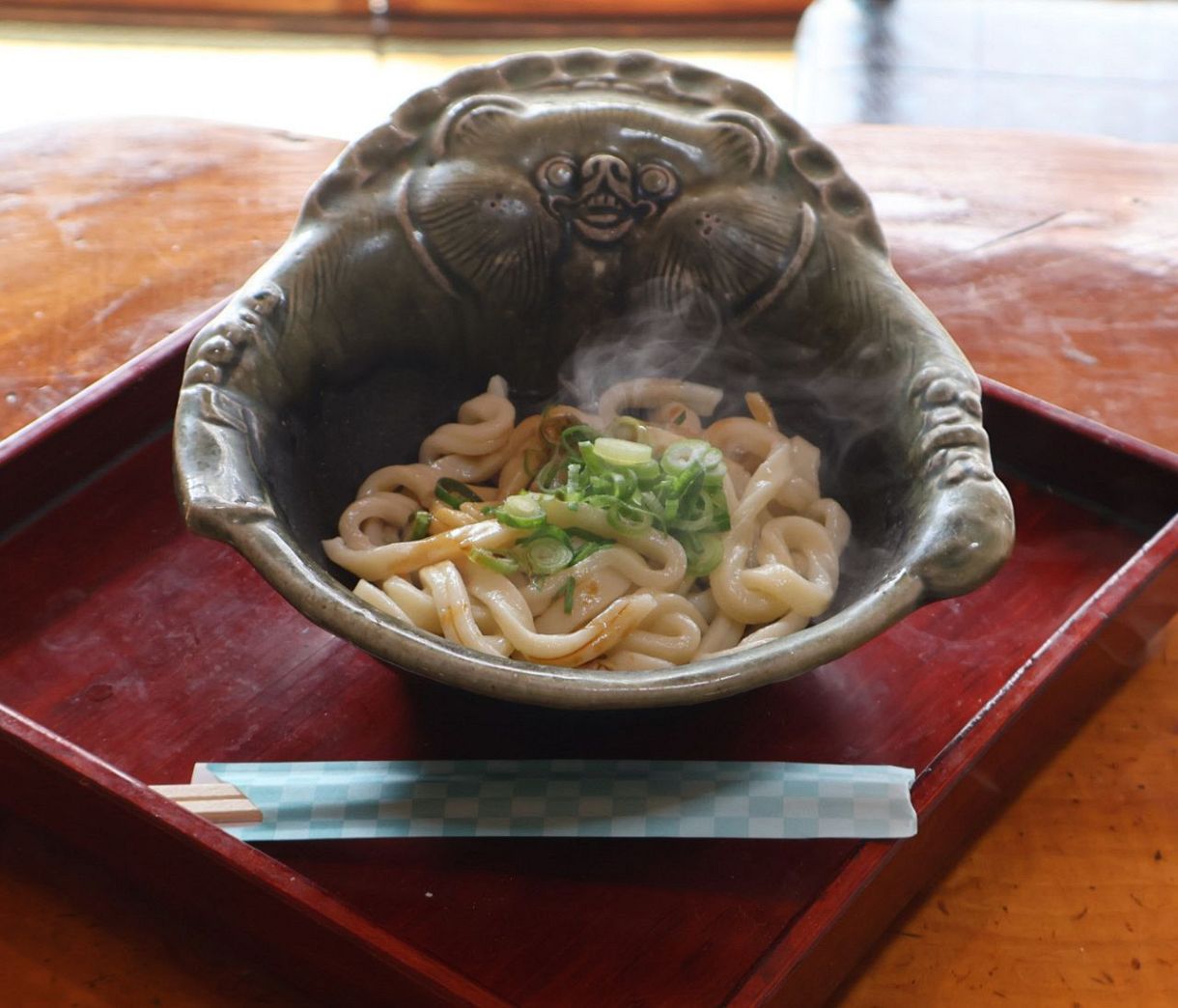 町屋の風情残る古民家で旅人おもてなし 亀山の骨董カフェ