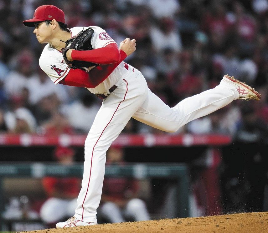 Mlb 大谷翔平がまたヒヤリ 4番ローの打球が体を直撃し右手を気にする素振り 続投で初回はピンチ招くも無失点 中日スポーツ 東京中日スポーツ