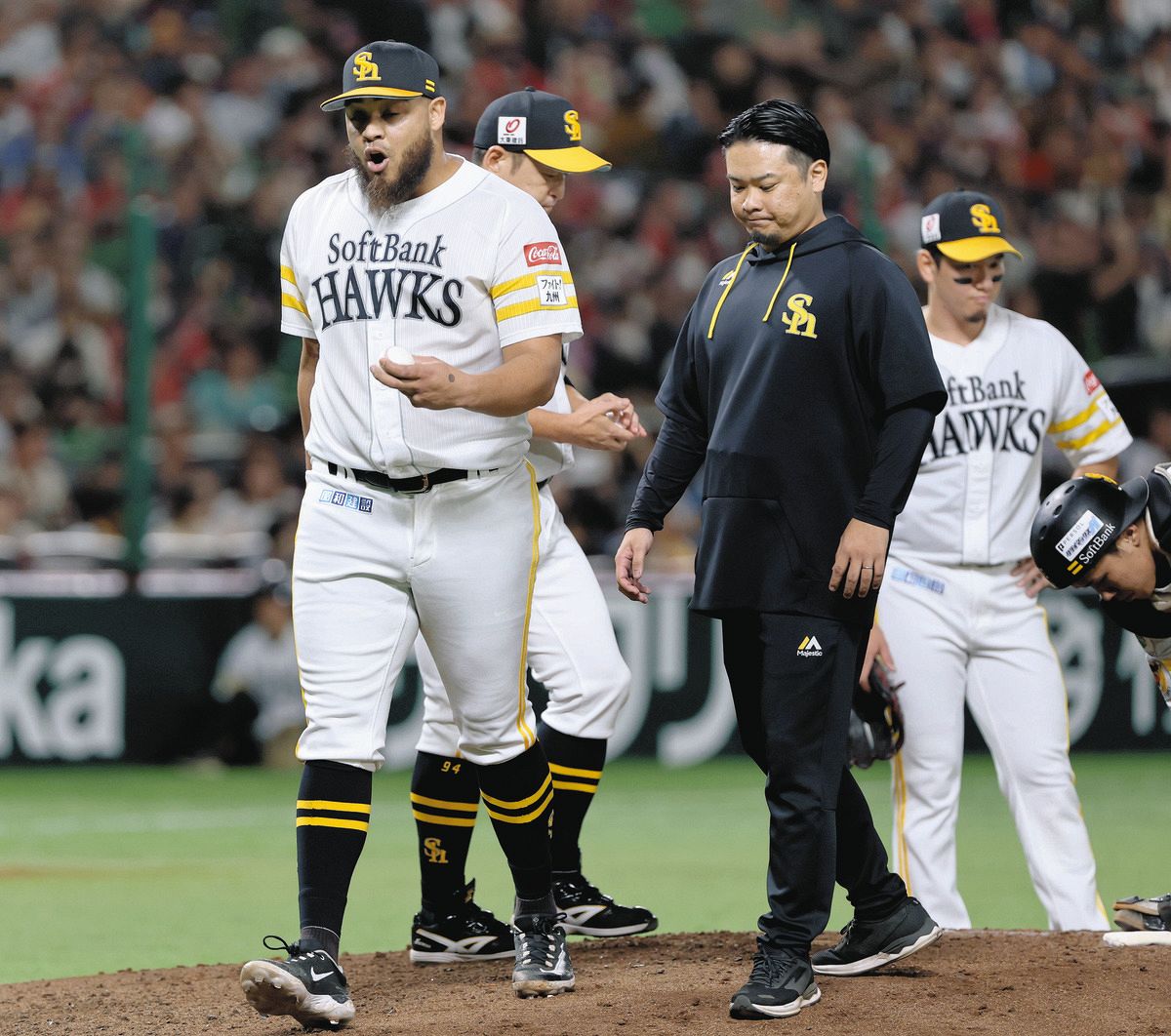 ソフトバンク2番手・ヘルナンデスも3失点炎上、降板しても大荒れ