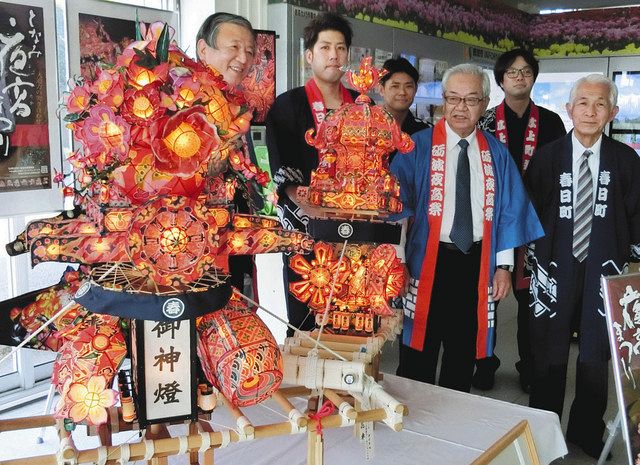 展示されたミニあんどん＝砺波市役所で 