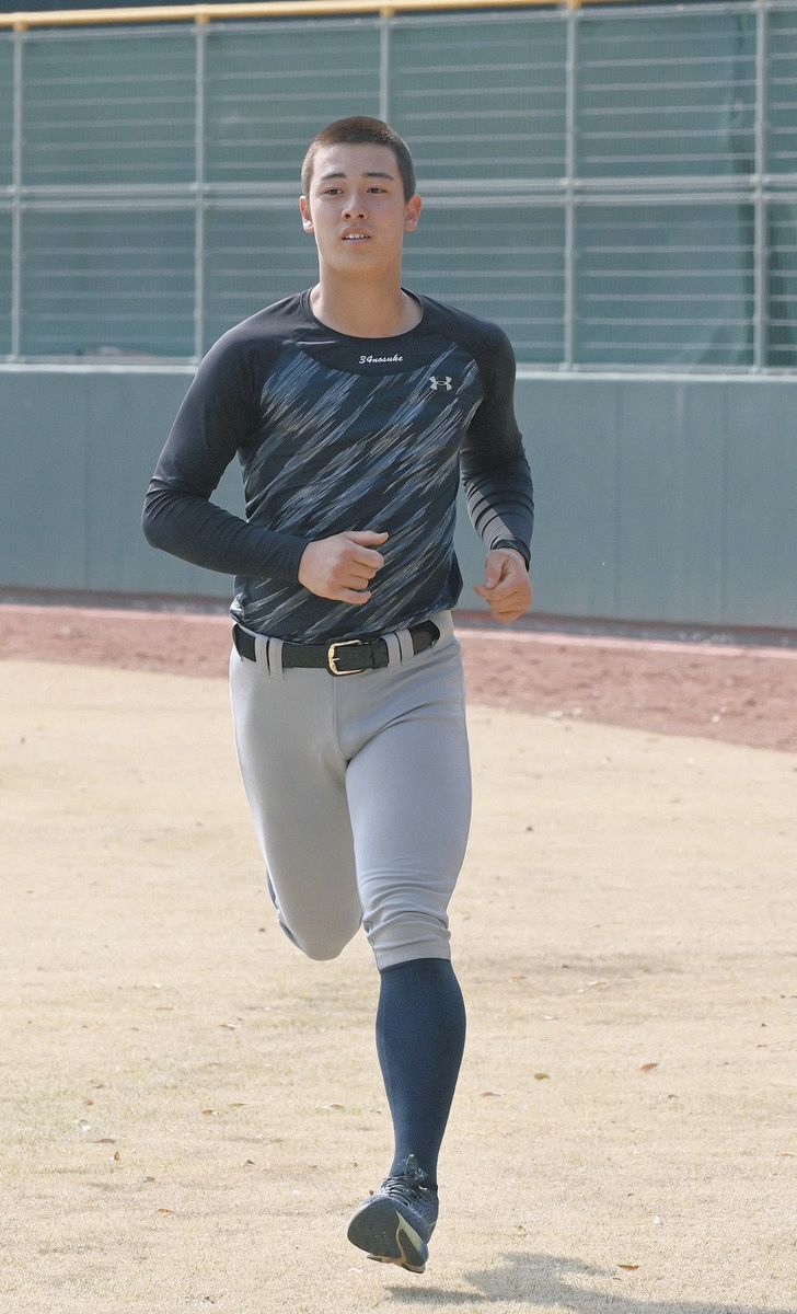 ランニングで調整する横浜・奥村頼