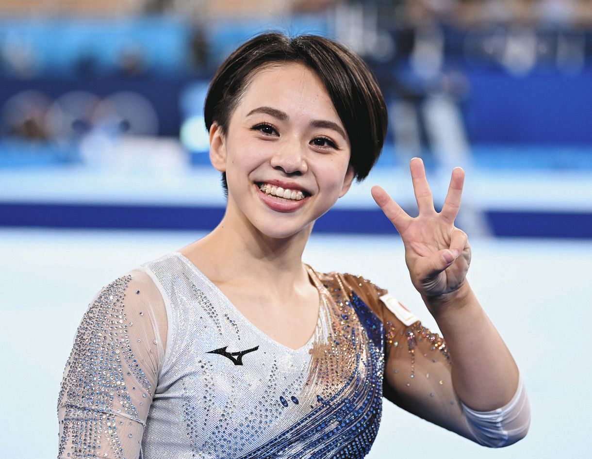 良い笑顔してました 銅メダルの村上茉愛を同い年 白井健三さん祝福 おめでとーーーー 東京五輪 体操 中日スポーツ 東京中日スポーツ