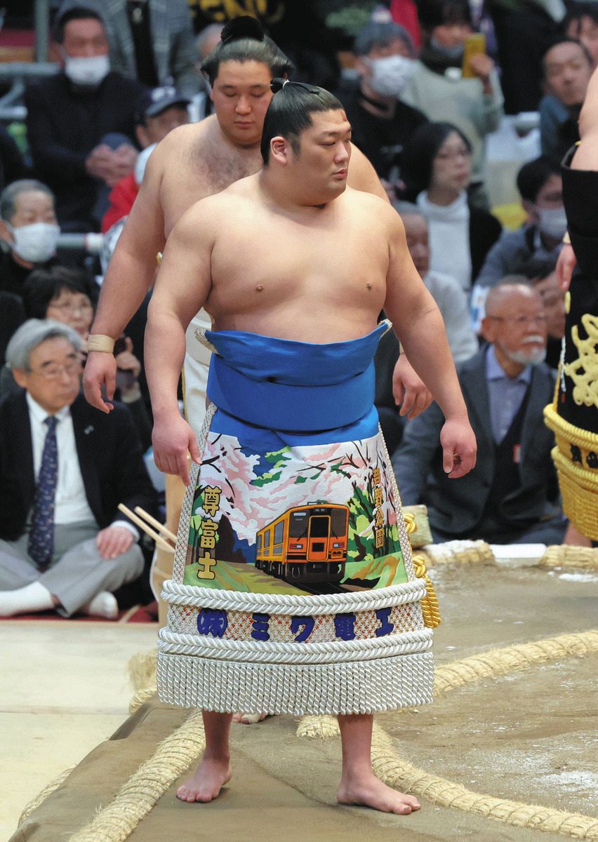 新入幕4連勝の尊富士、化粧まわしには故郷・青森の「津軽鉄道」…誘客