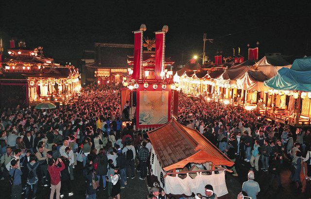 ２３年春の長浜曳山祭は１３基が勢ぞろい　開町４５０周年祝う