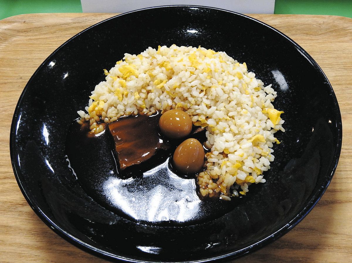 パイナップル器にチャーハン 中央区の四川飯店、期間限定で提供：中日