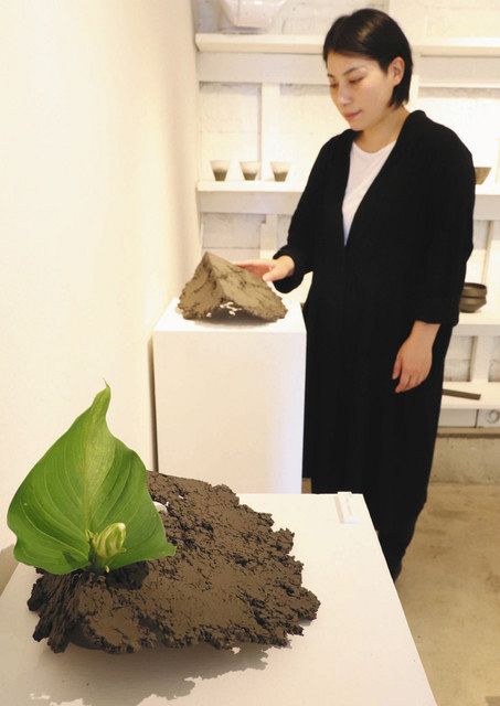 独自手法 ざらざら珠洲焼 作家の山田さんが能美で個展：北陸中日新聞Web