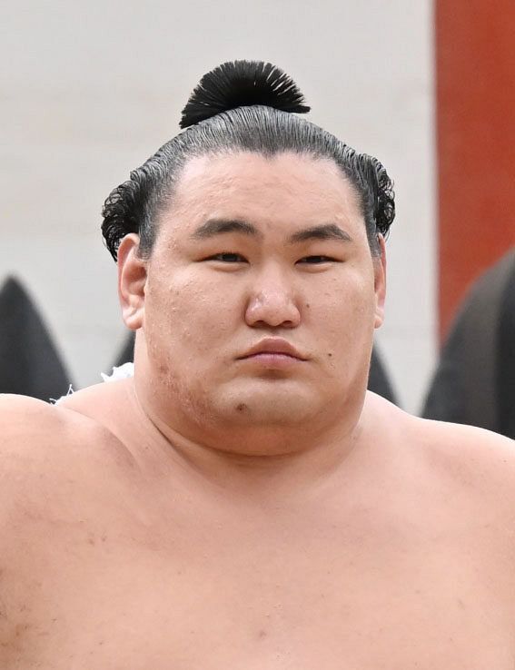 横綱豊昇龍が秋場所休場 3場所連続、右膝痛で：中日新聞Web
