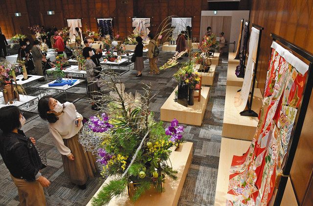 花ときもの テーマに名古屋 栄で芸術展 石田流華道会 中日新聞web