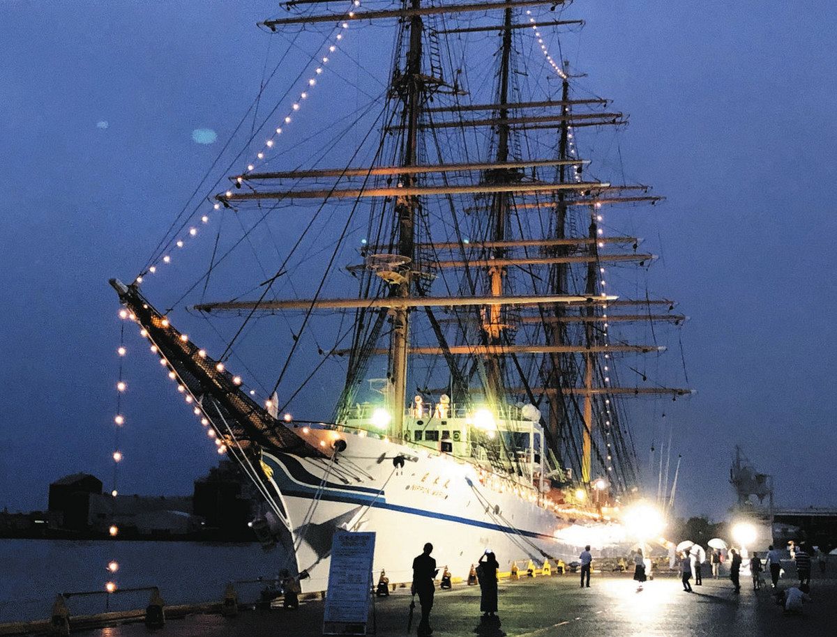 大井川港に世界最大級の帆船：中日新聞しずおかWeb