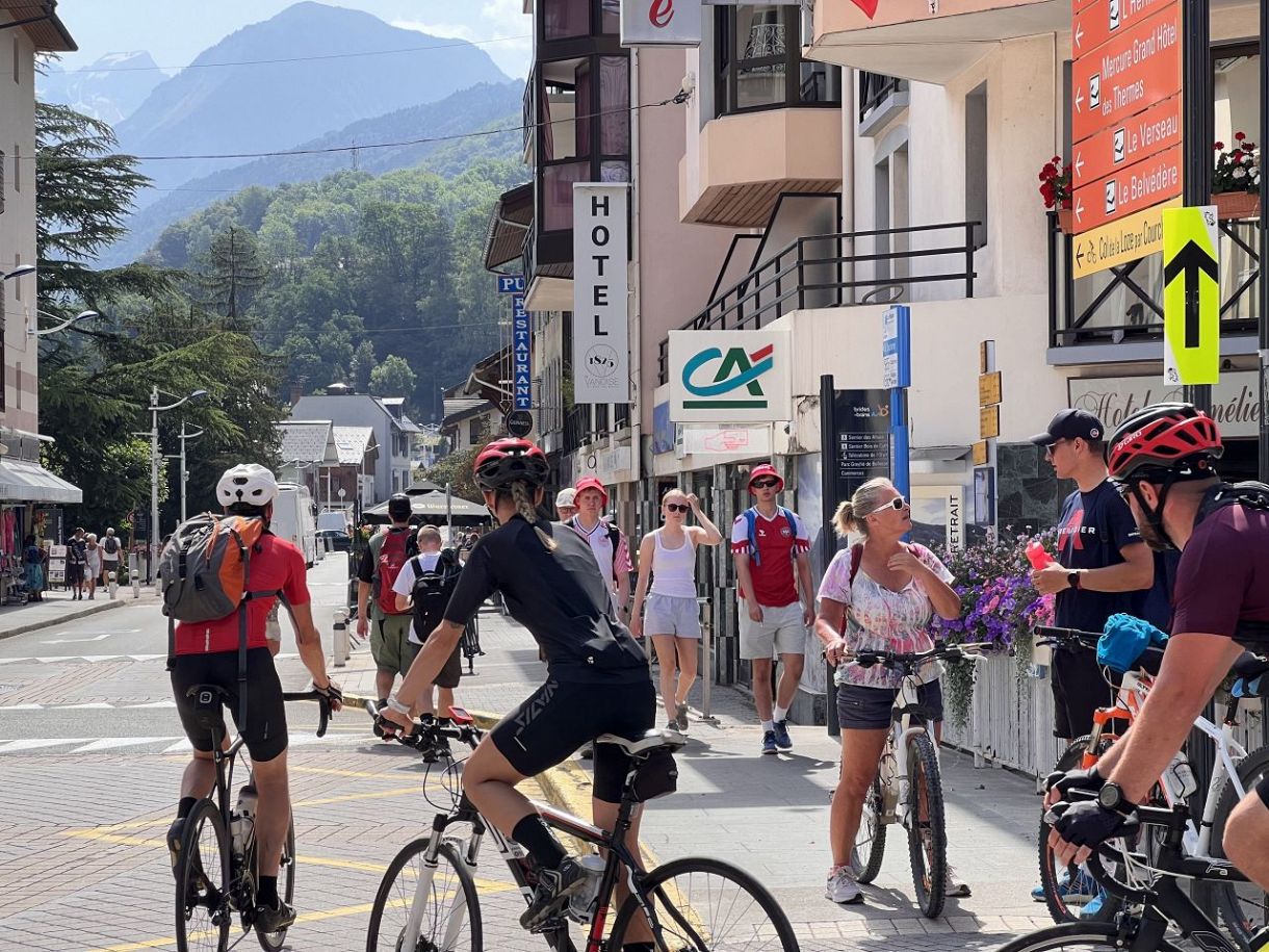 どんな人でもアルプスの峠に上れます 電動アシスト自転車激増中【ツール・ド・フランス】：中日スポーツ・東京中日スポーツ