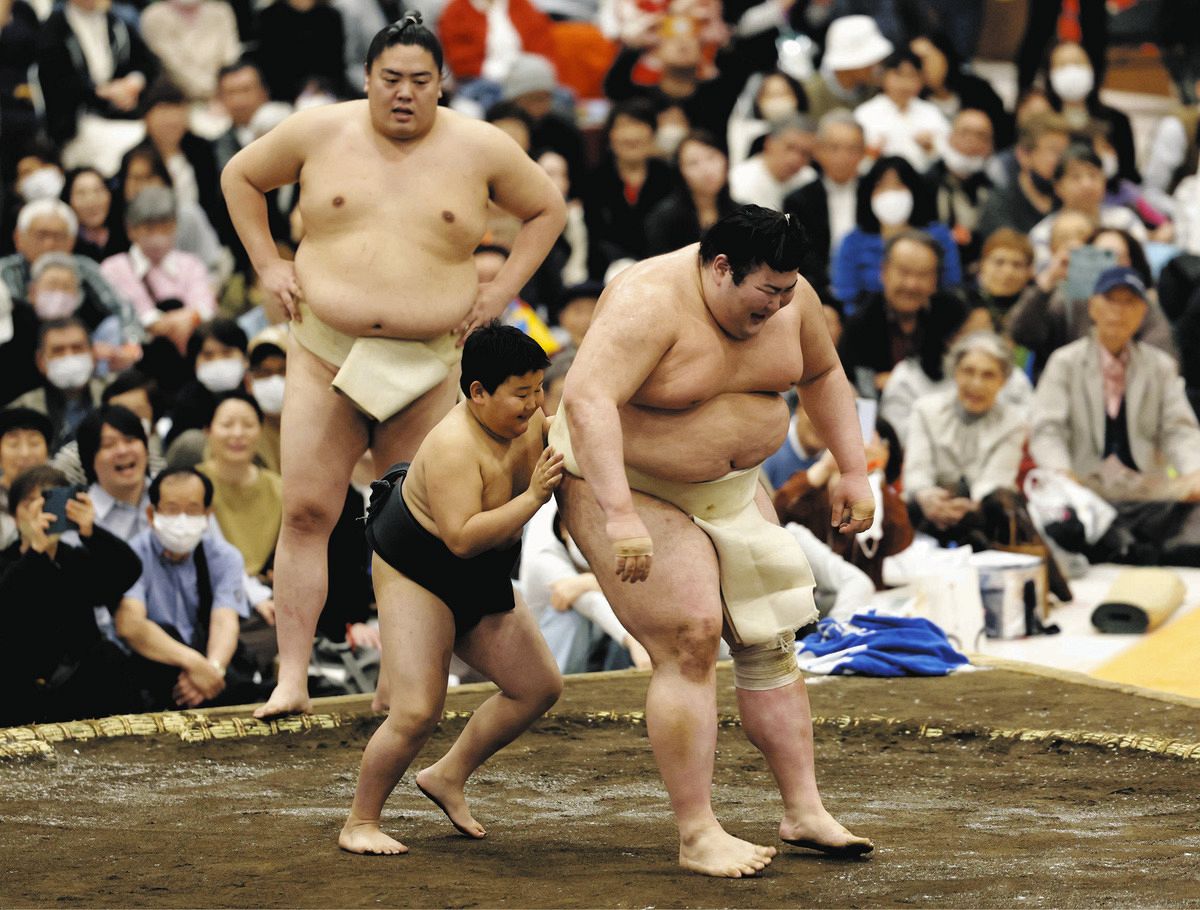 大相撲春巡業、静岡県出身の小結・熱海富士が凱旋 相撲クラブ後輩に胸