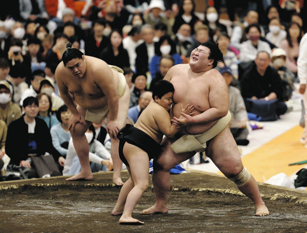 大相撲春巡業、静岡県出身の小結・熱海富士が凱旋 相撲クラブ後輩に胸