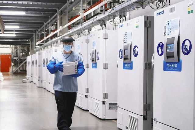 ベルギー北部プールスで、新型コロナウイルスのワクチンを製造する米製薬大手ファイザーの工場=2020年12月(同社提供、共同)