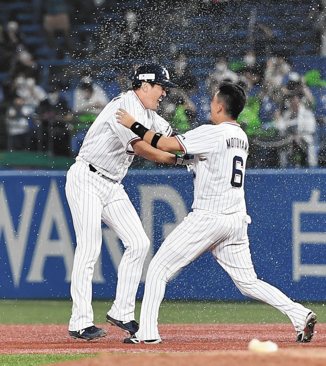 修羅場くぐったプロ21年目 内川でさえ 正直 気持ち悪くなるぐらい緊張 値千金サヨナラ打 ヤクルト 中日スポーツ 東京中日スポーツ 修羅場くぐったプロ21年目 内川でさえ 正直 気持ち悪くなるぐらい緊張 値千金サヨナラ打 ヤクルト 中日スポーツ 東京中日スポーツ