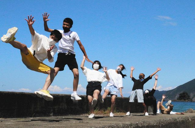 高浜町にインスタスポットを 協力隊の２人がカタログ作り 中学生も協力 中日新聞web