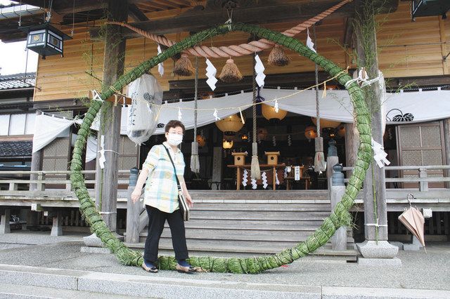 茅の輪くぐり 健康祈願 氷見 祇園宮日吉神社で夏越の祓：北陸中日新聞Web