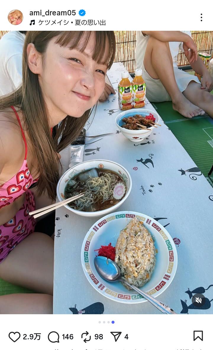 ◇Dream Ami、海の家で「デカパン可愛い」水着ショット【写真複数