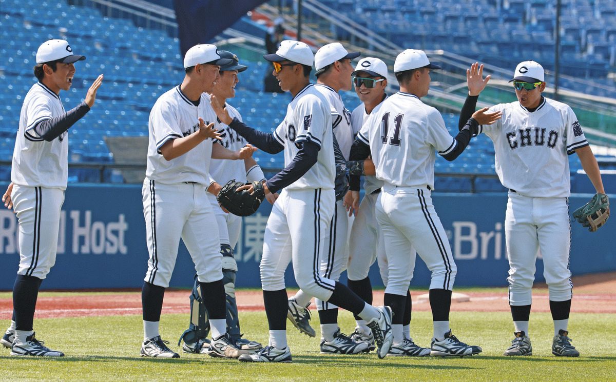 中央大、2019年秋以来の優勝に王手 投打も白星も”つないだ”選手を清水監督たたえる【東都大学野球】:中日スポーツ・東京中日スポーツ