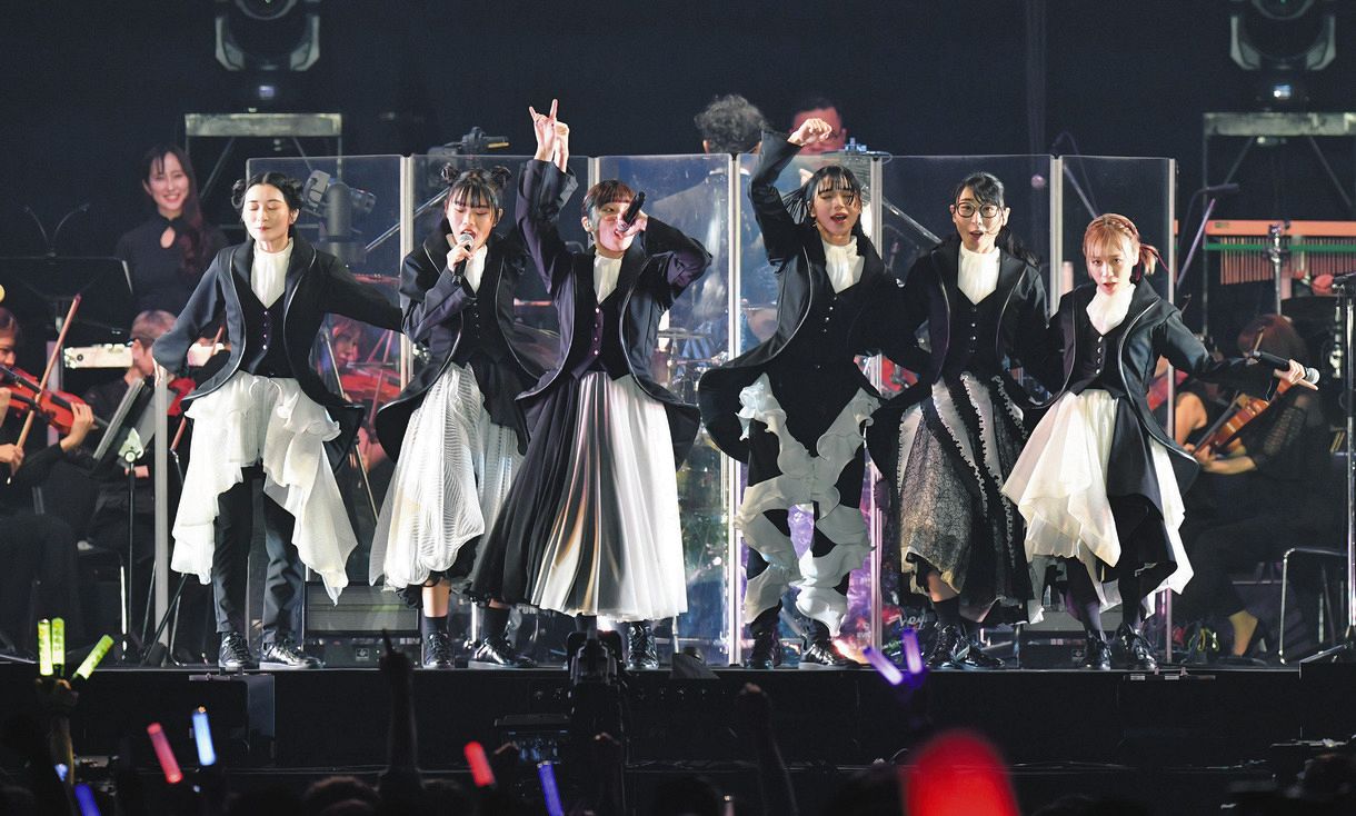 6月29日解散発表のBiSH、東京ドーム公演で幕 チッチ涙で「まさか
