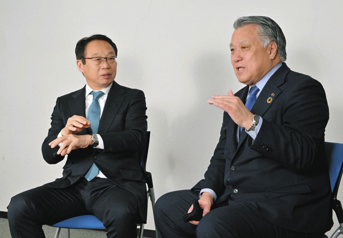 2010 FIFAワールドカップ日本代表岡田武史監督サイン入り記念ミニボール 2010 FIFAワールドカップ日本代表岡田武史監督サイン入り記念