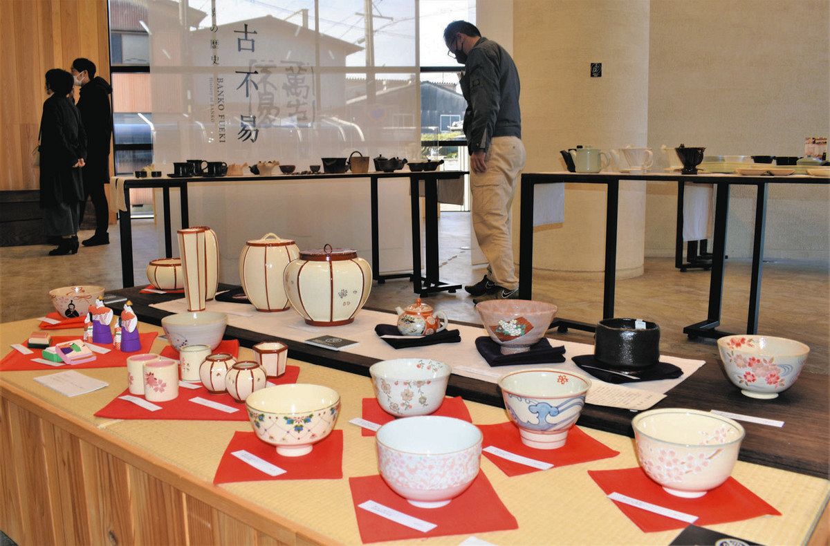 春を表現、萬古焼ずらり 四日市で食器や花器の展示販売：中日新聞Web