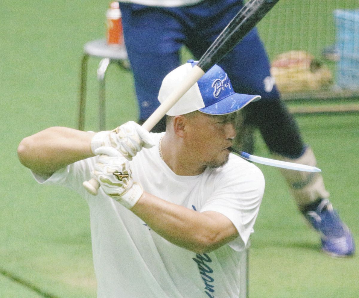 中日・中田翔、腰痛対策器具くわえて打撃練習「試合に出る準備はでき
