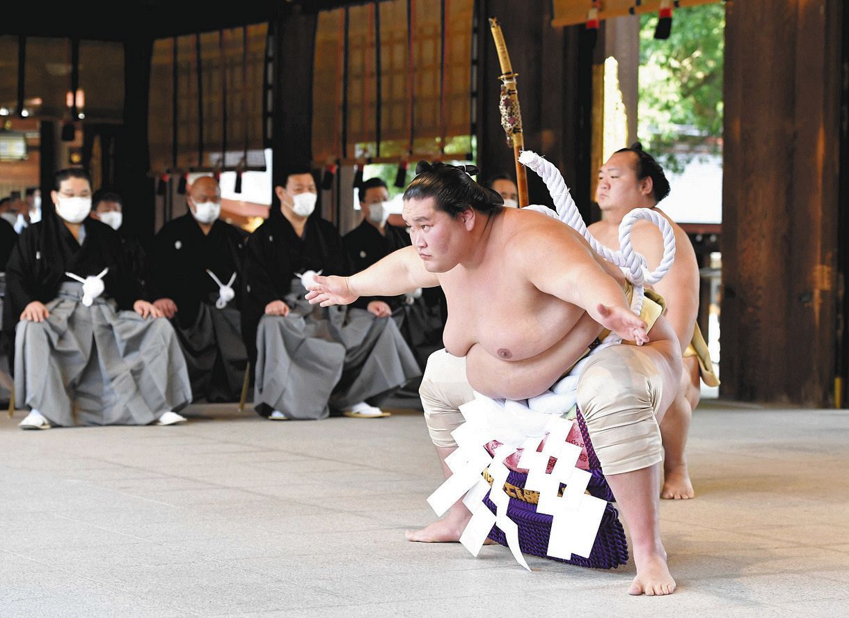 照ノ富士は稀勢の里 鶴竜より長め 不知火型の横綱土俵入り披露 大相撲 中日スポーツ 東京中日スポーツ