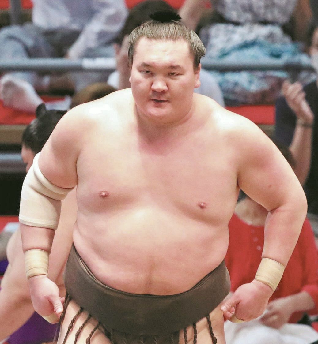白鵬いきなり復活v決めた 7場所ぶり出場で照ノ富士と全勝対決制し45度目優勝 大相撲名古屋場所 中日スポーツ 東京中日スポーツ 白鵬いきなり復活v決めた 7場所ぶり出場で照ノ富士と全勝対決制し45度目優勝 大相撲名古屋場所 中日スポーツ 東京中日スポーツ