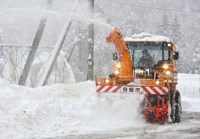 各地で 雪またじ に汗 飛騨署 運転時の注意呼び掛け 中日新聞web